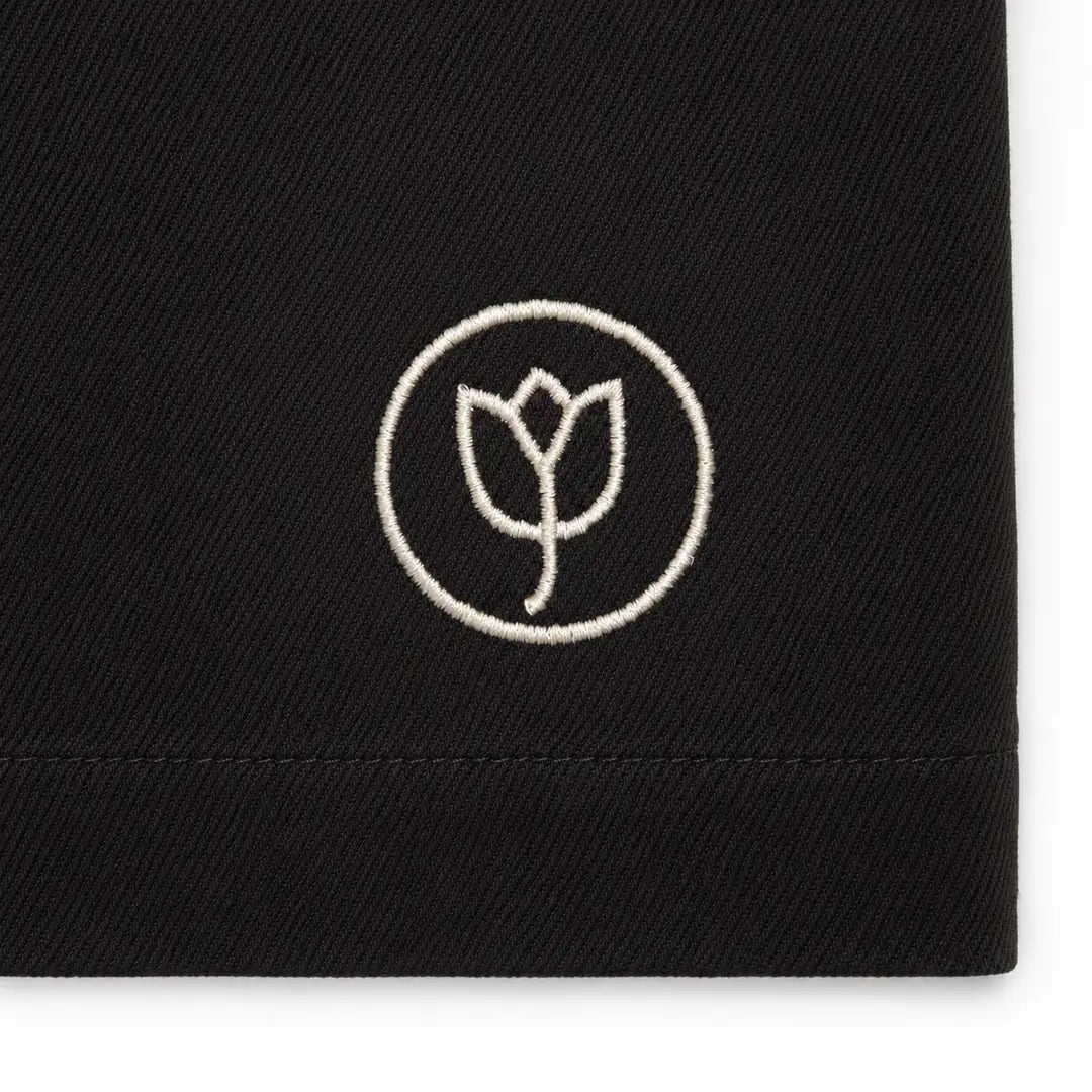 Essential Chino Shorts Black detail — CORLIÉN & KAEL